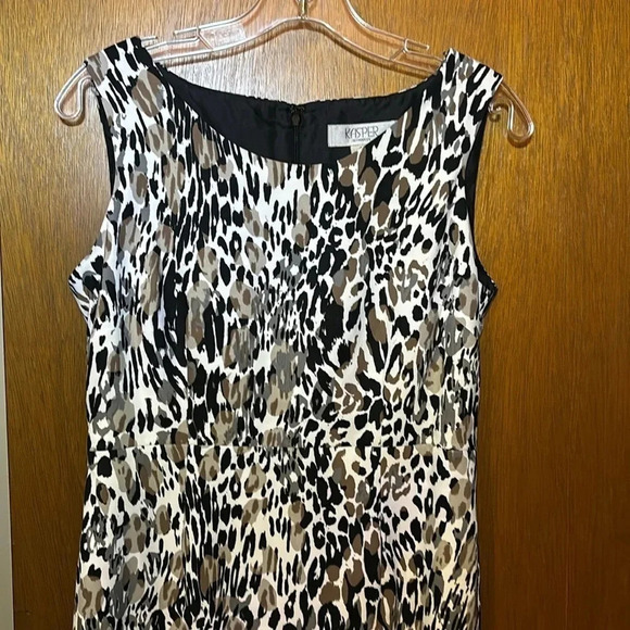Kasper Animal Print Fully Lined Sheath Dress Size 4 - Picture 3 of 9